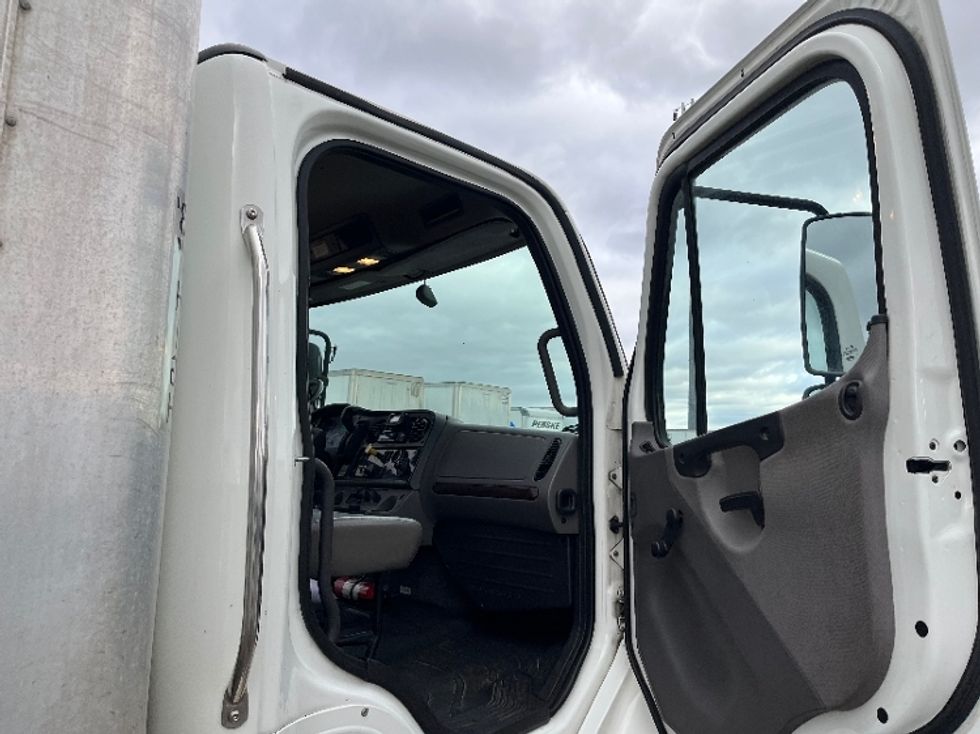 Medium Duty Box Truck-Light and Medium Duty Trucks-Freightliner-2022-M2-Warren-MI-128,659\n\t\tmiles-$ 71,250 - Image 20