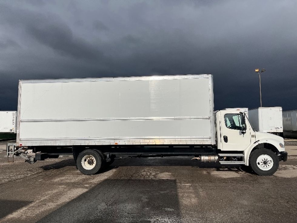 Medium Duty Box Truck-Light and Medium Duty Trucks-Freightliner-2022-M2-Warren-MI-153,667\n\t\tmiles-$ 67,000 - Image 15