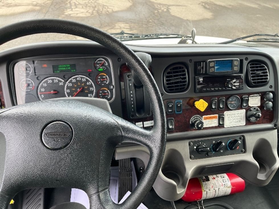 Medium Duty Box Truck-Light and Medium Duty Trucks-Freightliner-2022-M2-Warren-MI-153,667\n\t\tmiles-$ 67,000 - Image 17