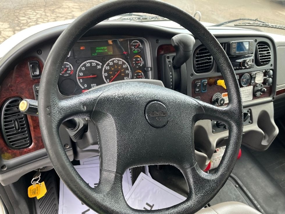 Medium Duty Box Truck-Light and Medium Duty Trucks-Freightliner-2022-M2-Warren-MI-153,667\n\t\tmiles-$ 67,000 - Image 18