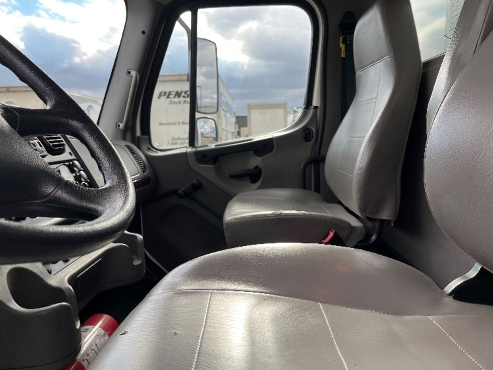 Medium Duty Box Truck-Light and Medium Duty Trucks-Freightliner-2022-M2-Warren-MI-153,667\n\t\tmiles-$ 67,000 - Image 19