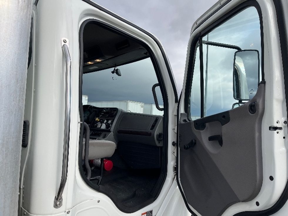 Medium Duty Box Truck-Light and Medium Duty Trucks-Freightliner-2022-M2-Warren-MI-153,667\n\t\tmiles-$ 67,000 - Image 20