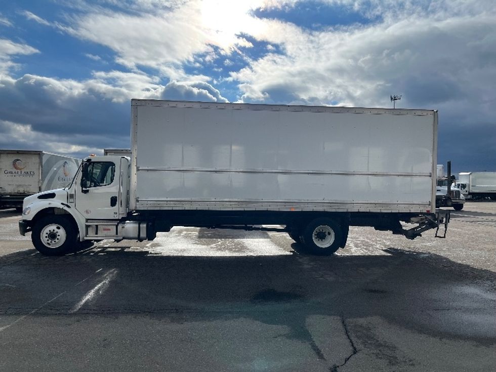 Medium Duty Box Truck-Light and Medium Duty Trucks-Freightliner-2022-M2-Warren-MI-153,667\n\t\tmiles-$ 67,000 - Image 4