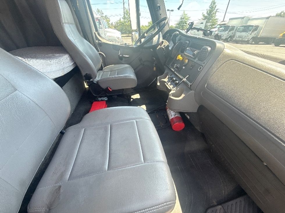 Medium Duty Box Truck-Light and Medium Duty Trucks-Freightliner-2022-M2-West Babylon-NY-364,515\n\t\tmiles-$ 38,250 - Image 22