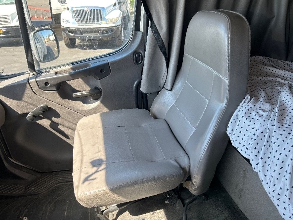 Medium Duty Box Truck-Light and Medium Duty Trucks-Freightliner-2022-M2-West Babylon-NY-374,012\n\t\tmiles-$ 40,250 - Image 19