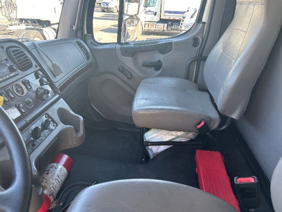 Medium Duty Box Truck-Light and Medium Duty Trucks-Freightliner-2022-M2-West Columbia-SC-207,301\n\t\tmiles-$ 58,500 - Image 16