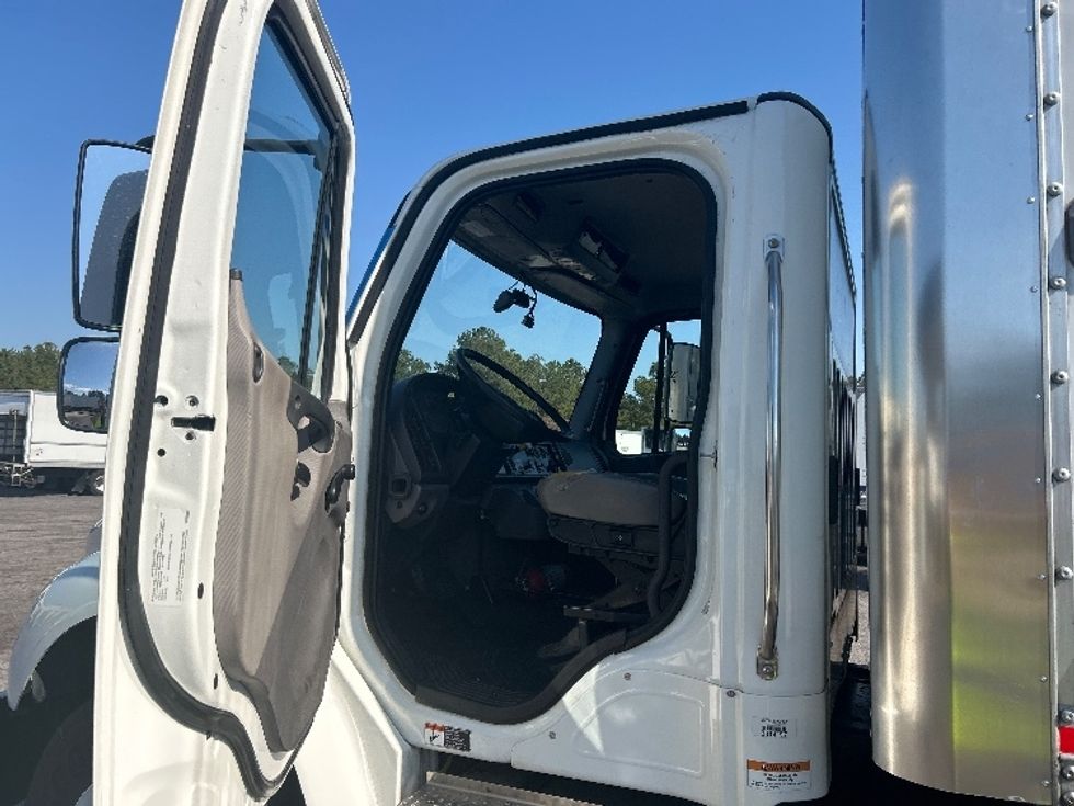 Medium Duty Box Truck-Light and Medium Duty Trucks-Freightliner-2022-M2-West Columbia-SC-207,301\n\t\tmiles-$ 58,500 - Image 17