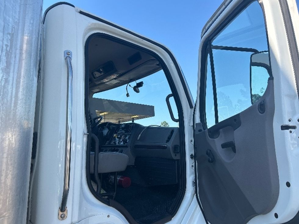 Medium Duty Box Truck-Light and Medium Duty Trucks-Freightliner-2022-M2-West Columbia-SC-207,301\n\t\tmiles-$ 58,500 - Image 20