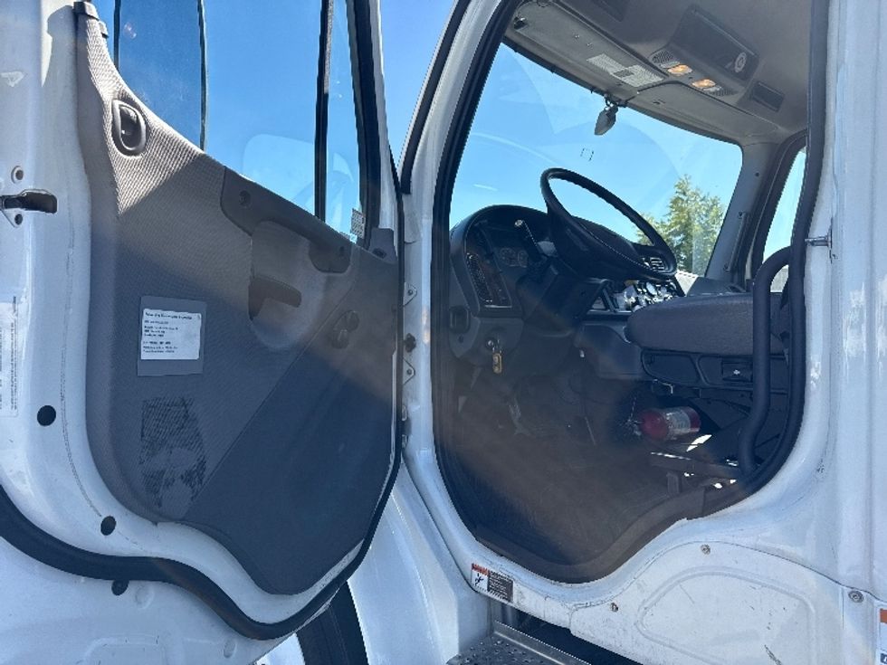 Medium Duty Box Truck-Light and Medium Duty Trucks-Freightliner-2022-M2-West Sacramento-CA-131,543\n\t\tmiles-$ 77,750 - Image 16
