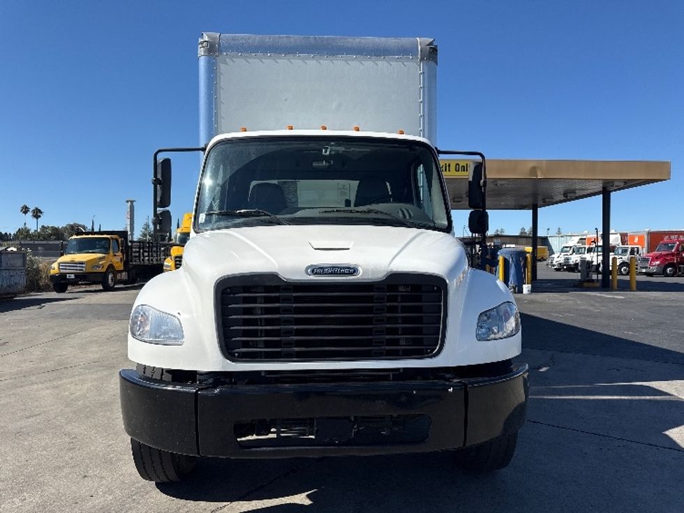 Medium Duty Box Truck-Light and Medium Duty Trucks-Freightliner-2022-M2-West Sacramento-CA-131,543\n\t\tmiles-$ 77,750 - Image 2