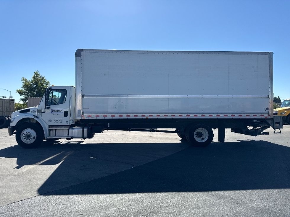 Medium Duty Box Truck-Light and Medium Duty Trucks-Freightliner-2022-M2-West Sacramento-CA-131,543\n\t\tmiles-$ 77,750 - Image 4