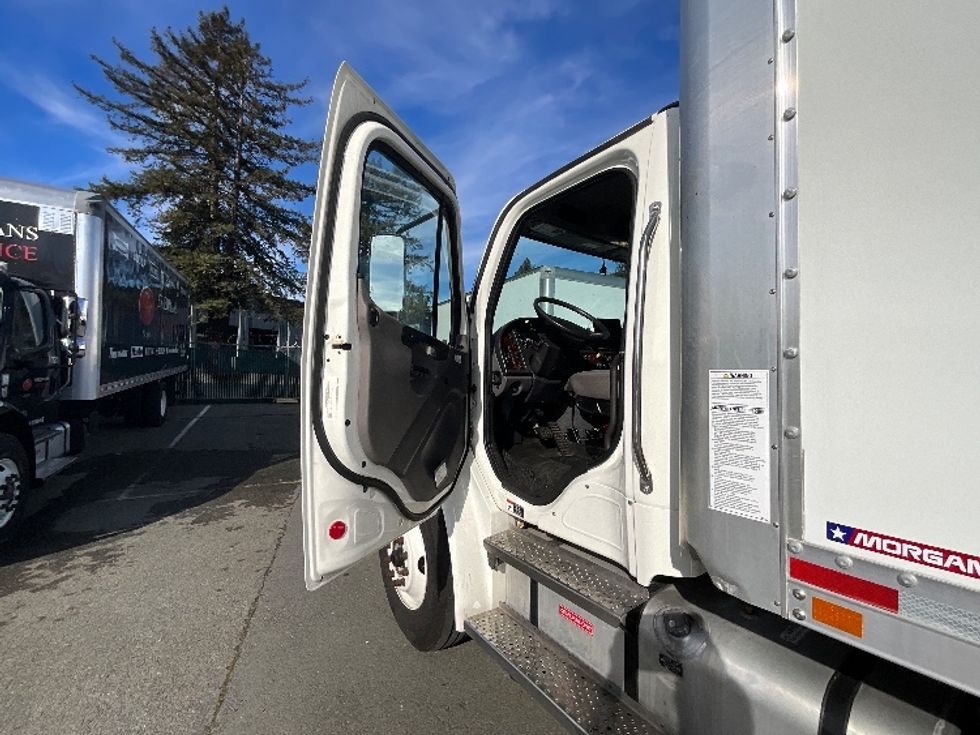 Medium Duty Box Truck-Light and Medium Duty Trucks-Freightliner-2022-M2-West Sacramento-CA-156,638\n\t\tmiles-$ 78,750 - Image 16