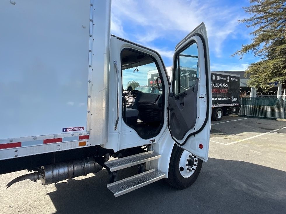 Medium Duty Box Truck-Light and Medium Duty Trucks-Freightliner-2022-M2-West Sacramento-CA-156,638\n\t\tmiles-$ 78,750 - Image 20