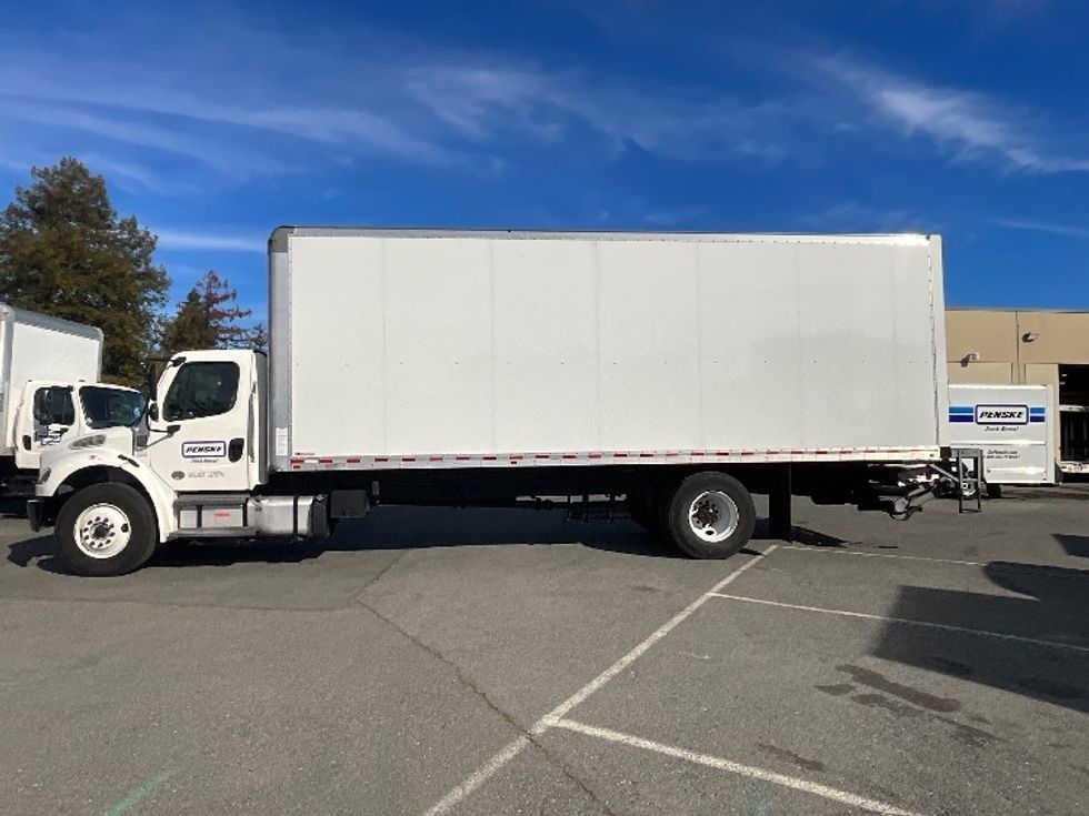 Medium Duty Box Truck-Light and Medium Duty Trucks-Freightliner-2022-M2-West Sacramento-CA-156,638\n\t\tmiles-$ 78,750 - Image 4