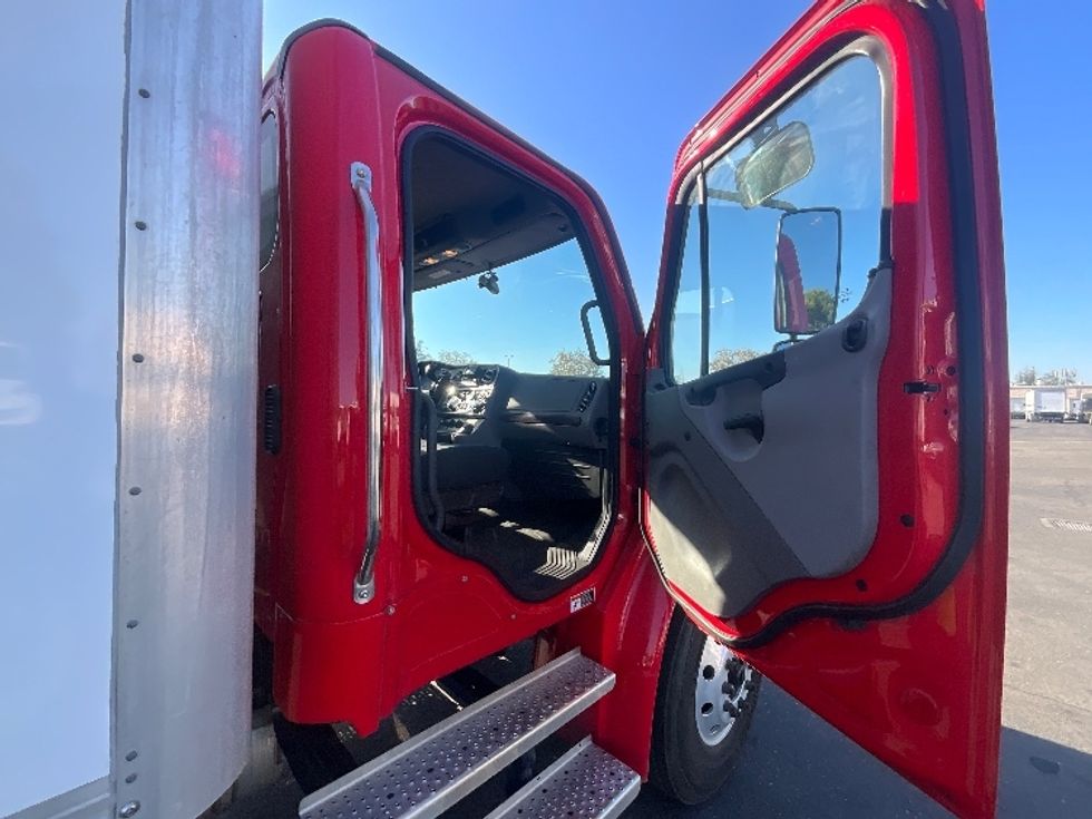 Medium Duty Box Truck-Light and Medium Duty Trucks-Freightliner-2022-M2-West Sacramento-CA-162,334\n\t\tmiles-$ 69,250 - Image 20