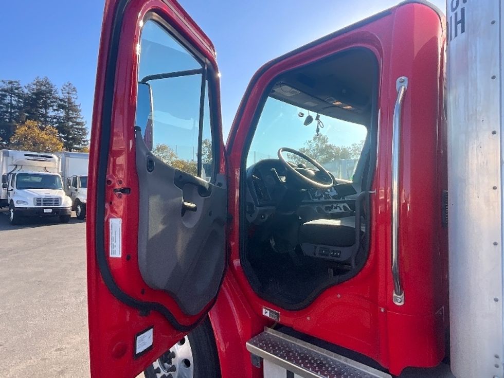 Medium Duty Box Truck-Light and Medium Duty Trucks-Freightliner-2022-M2-West Sacramento-CA-164,271\n\t\tmiles-$ 69,000 - Image 16