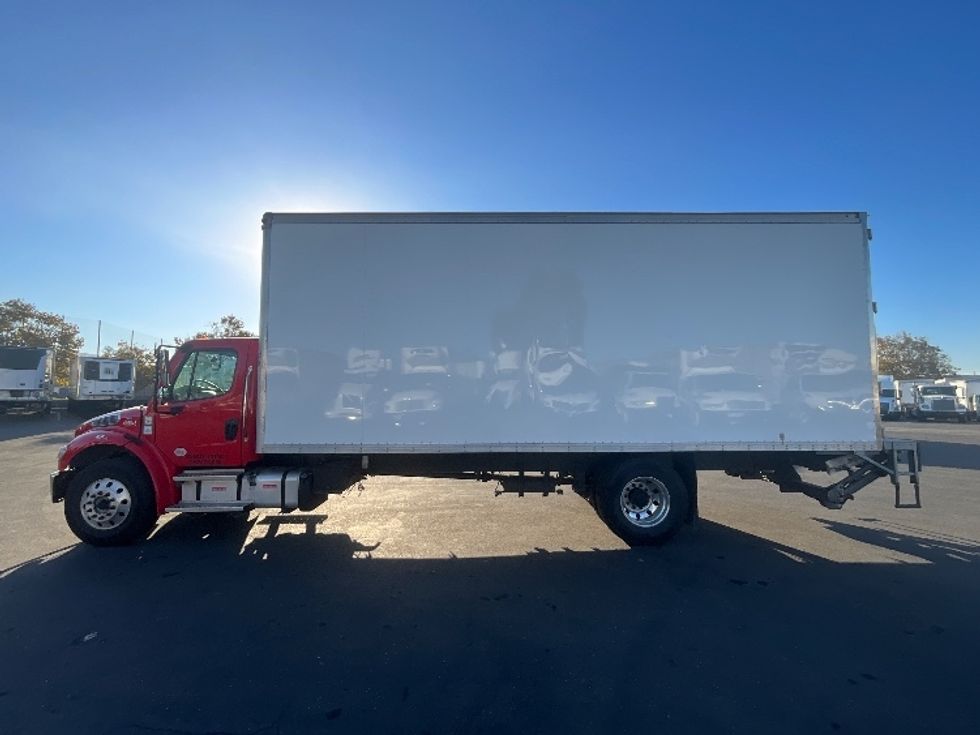 Medium Duty Box Truck-Light and Medium Duty Trucks-Freightliner-2022-M2-West Sacramento-CA-164,271\n\t\tmiles-$ 69,000 - Image 4