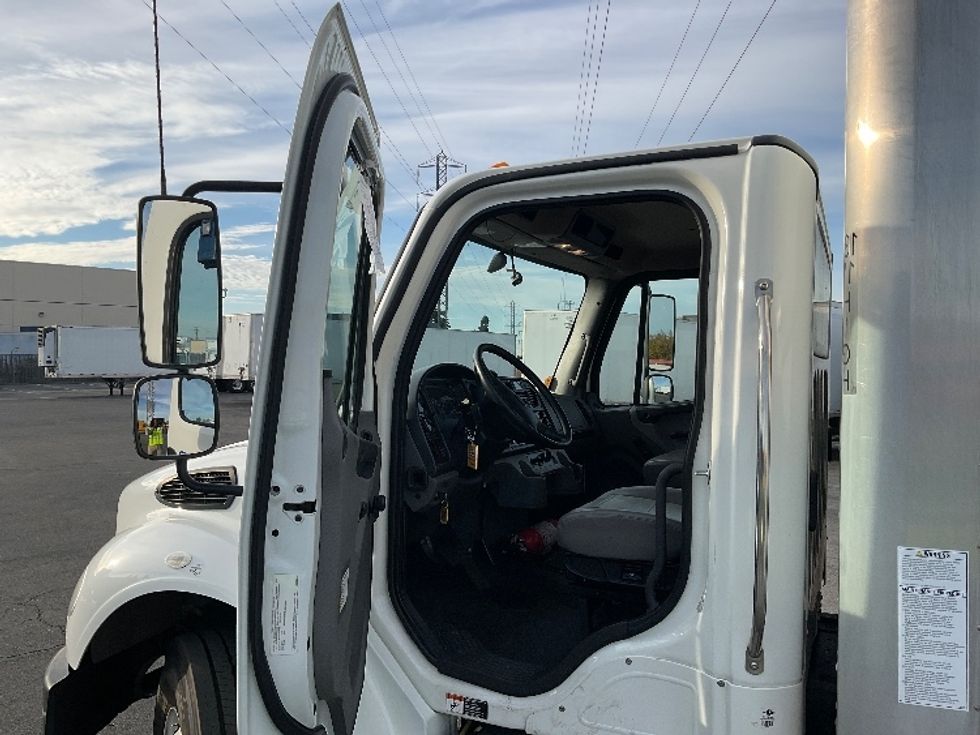 Medium Duty Box Truck-Light and Medium Duty Trucks-Freightliner-2022-M2-West Sacramento-CA-207,497\n\t\tmiles-$ 62,500 - Image 16
