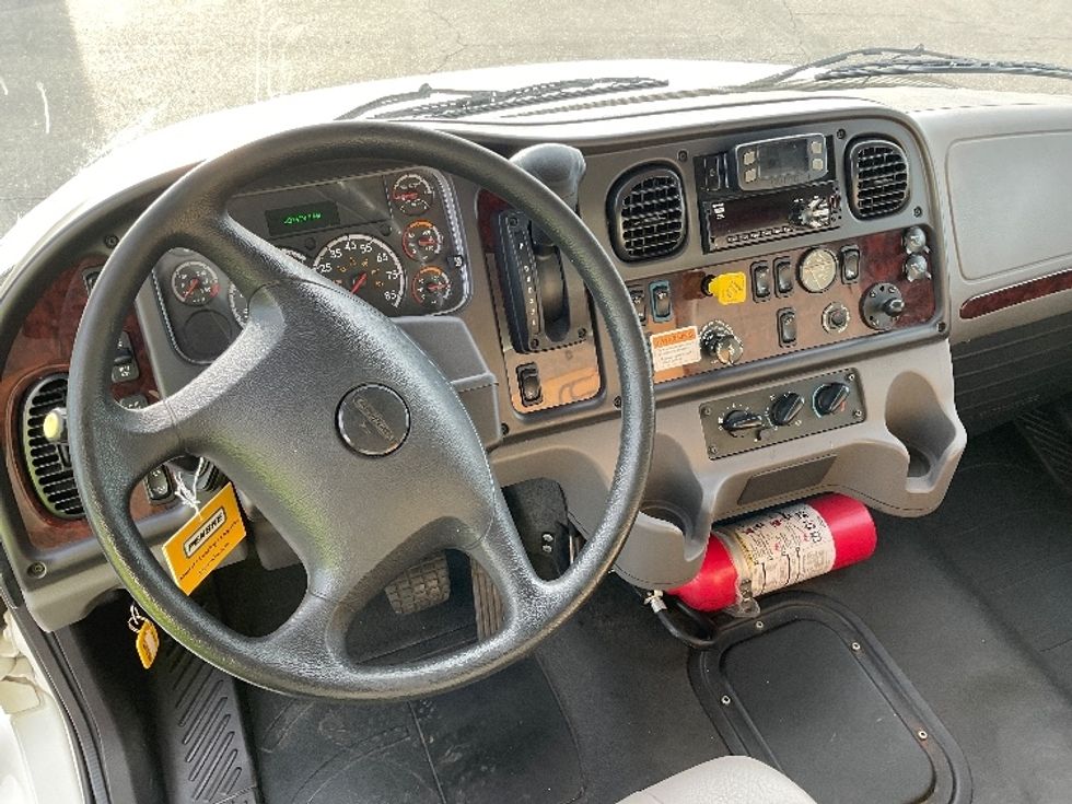 Medium Duty Box Truck-Light and Medium Duty Trucks-Freightliner-2022-M2-West Sacramento-CA-207,497\n\t\tmiles-$ 62,500 - Image 18