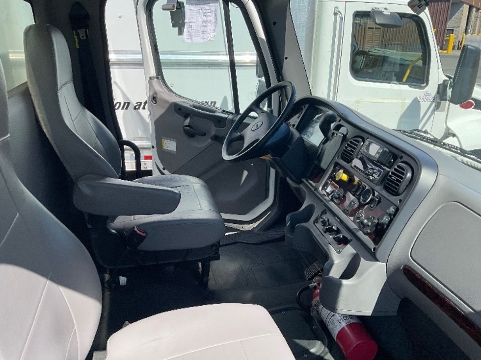 Medium Duty Box Truck-Light and Medium Duty Trucks-Freightliner-2022-M2-West Sacramento-CA-207,497\n\t\tmiles-$ 62,500 - Image 22