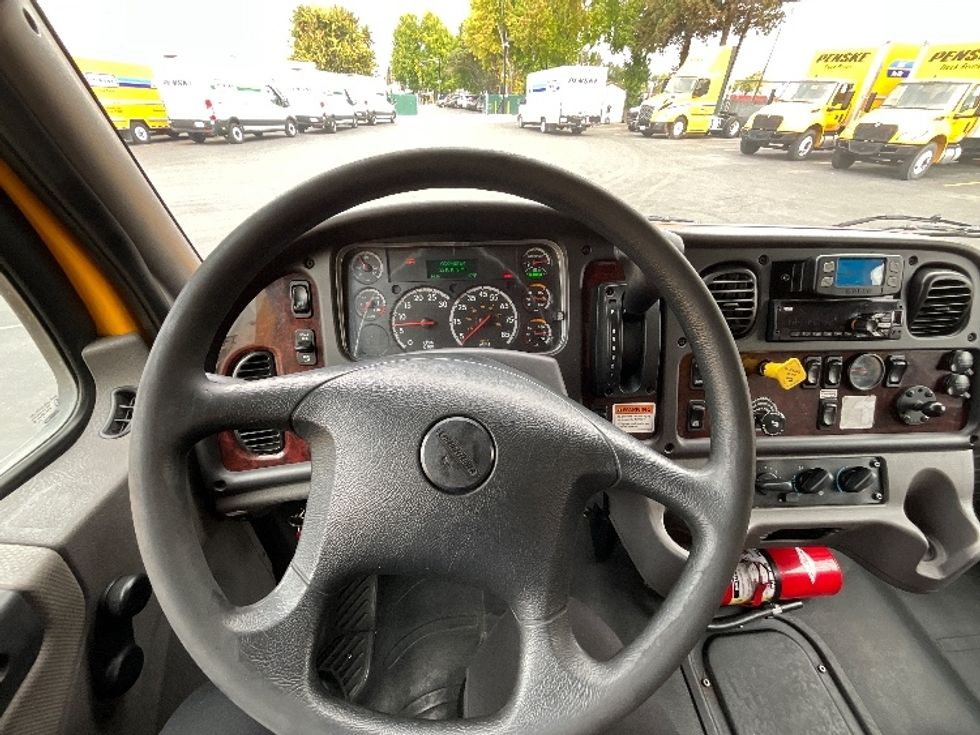 Medium Duty Box Truck-Light and Medium Duty Trucks-Freightliner-2022-M2-West Sacramento-CA-221,013\n\t\tmiles-$ 53,500 - Image 17