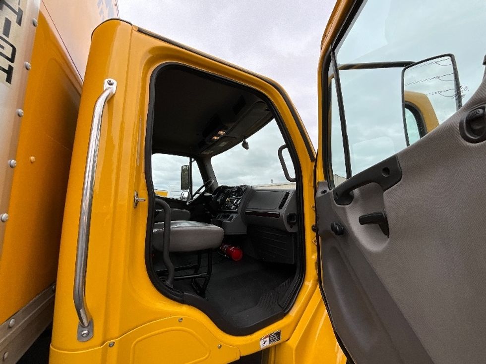 Medium Duty Box Truck-Light and Medium Duty Trucks-Freightliner-2022-M2-West Sacramento-CA-221,013\n\t\tmiles-$ 53,500 - Image 20