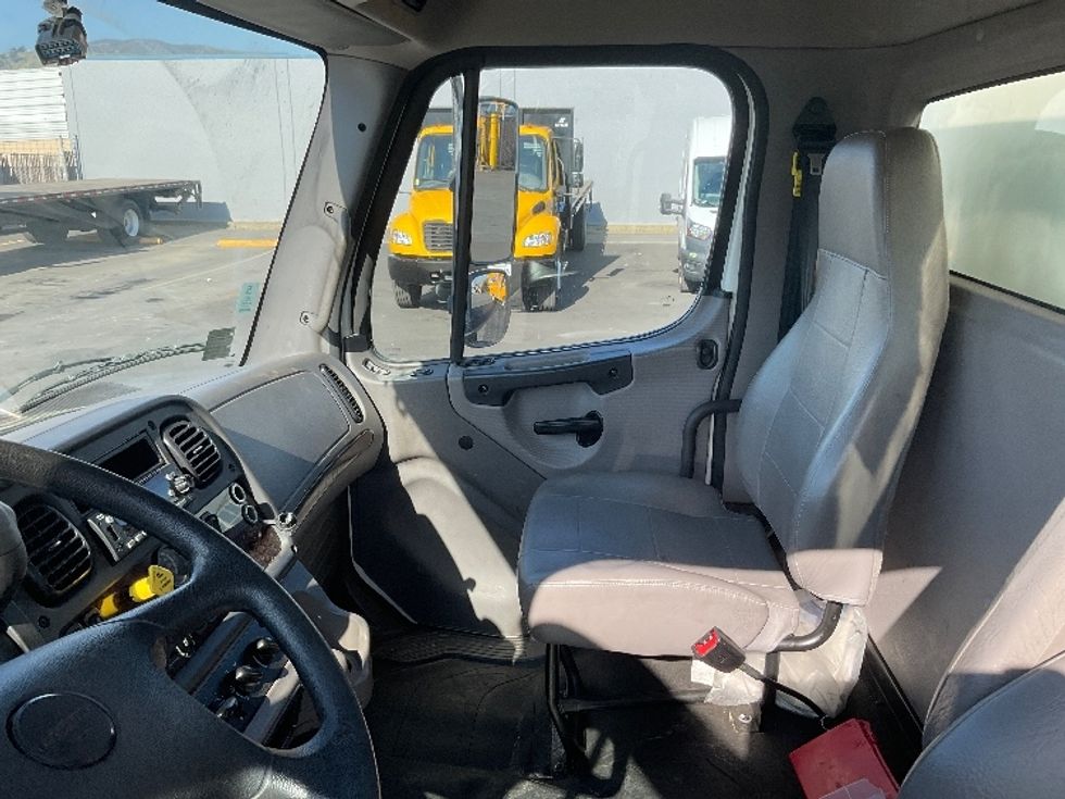 Medium Duty Box Truck-Light and Medium Duty Trucks-Freightliner-2022-M2-West Sacramento-CA-85,523\n\t\tmiles-$ 72,250 - Image 19