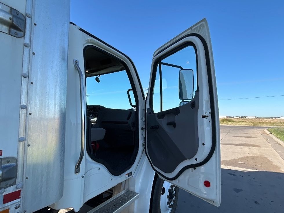 Medium Duty Box Truck-Light and Medium Duty Trucks-Freightliner-2022-M2-Wichita-KS-182,314\n\t\tmiles-$ 54,000 - Image 20