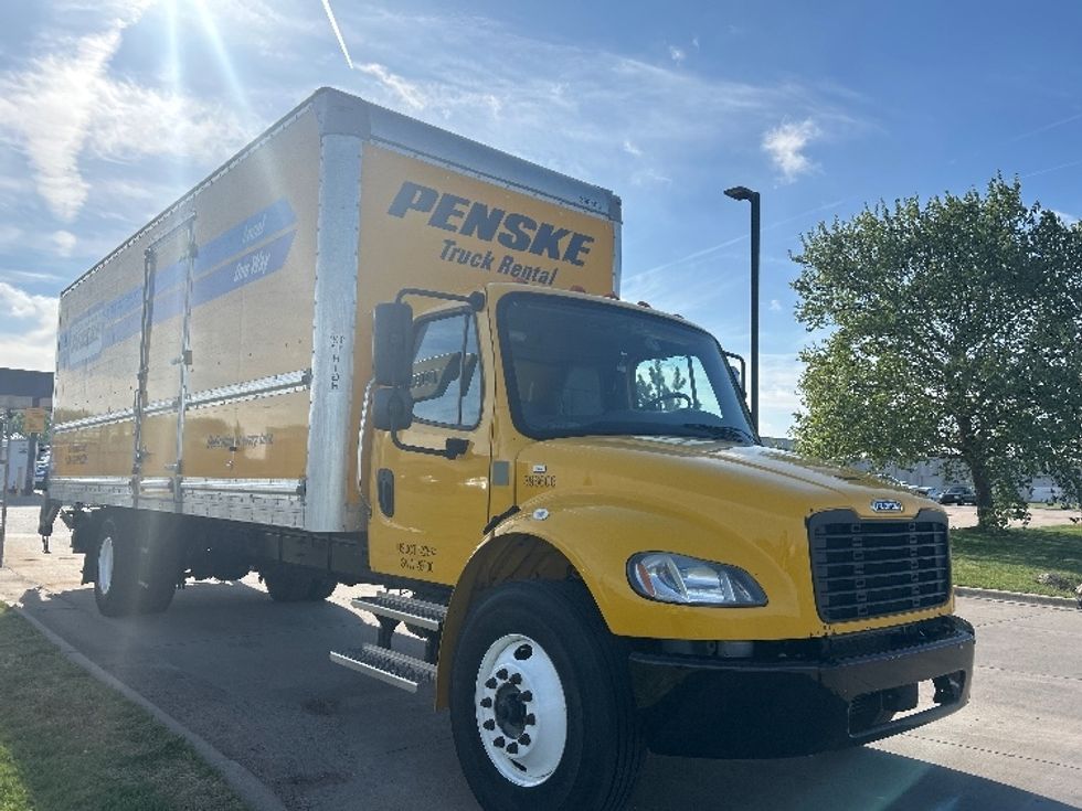 Medium Duty Box Truck-Light and Medium Duty Trucks-Freightliner-2022-M2-Wichita-KS-233,676\n\t\tmiles-$ 42,750 - Image 1