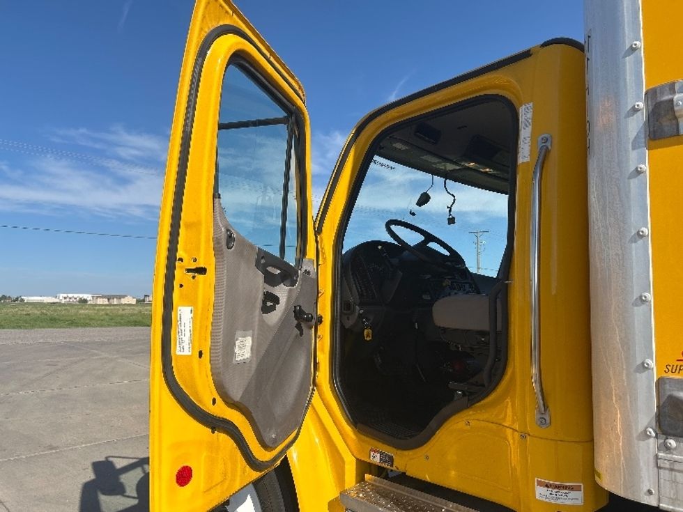 Medium Duty Box Truck-Light and Medium Duty Trucks-Freightliner-2022-M2-Wichita-KS-233,676\n\t\tmiles-$ 42,750 - Image 16