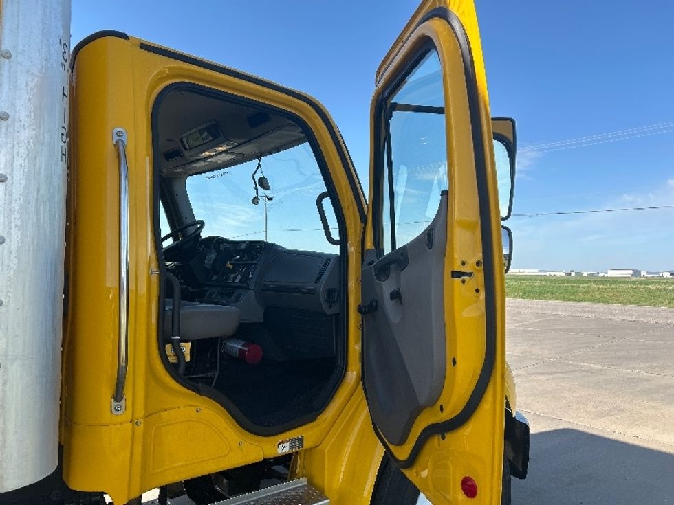 Medium Duty Box Truck-Light and Medium Duty Trucks-Freightliner-2022-M2-Wichita-KS-233,676\n\t\tmiles-$ 42,750 - Image 20