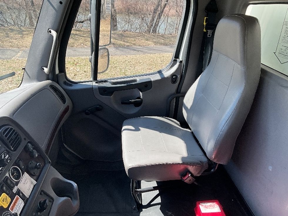 Medium Duty Box Truck-Light and Medium Duty Trucks-Freightliner-2022-M2-Wilkes Barre-PA-188,001\n\t\tmiles-$ 58,500 - Image 19