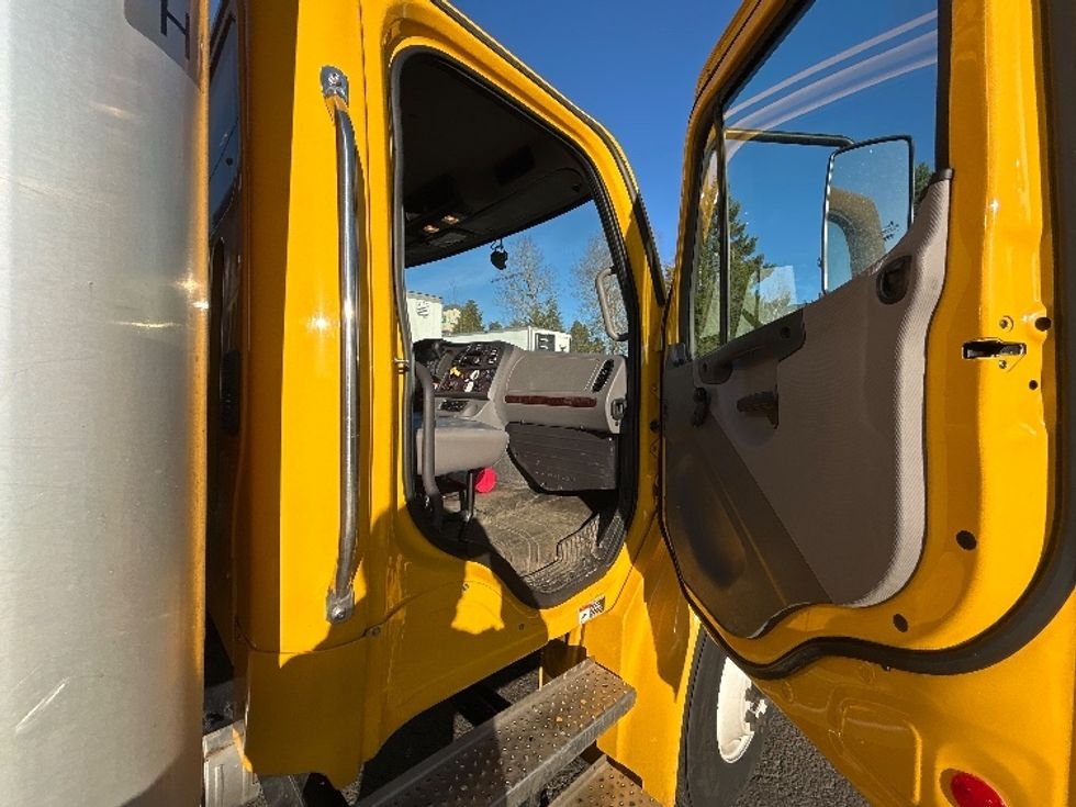 Medium Duty Box Truck-Light and Medium Duty Trucks-Freightliner-2022-M2-Wilsonville-OR-62,862\n\t\tmiles-$ 80,500 - Image 20