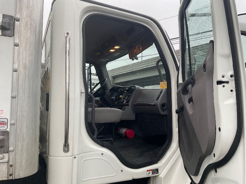 Medium Duty Box Truck-Light and Medium Duty Trucks-Freightliner-2022-M2-Yakima-WA-283,144\n\t\tmiles-$ 43,250 - Image 20