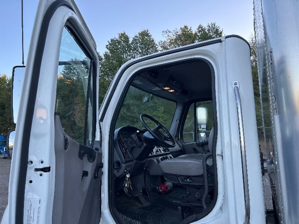 Medium Duty Box Truck-Light and Medium Duty Trucks-Freightliner-2022-M2-Youngstown-OH-126,536\n\t\tmiles-$ 71,250 - Image 16