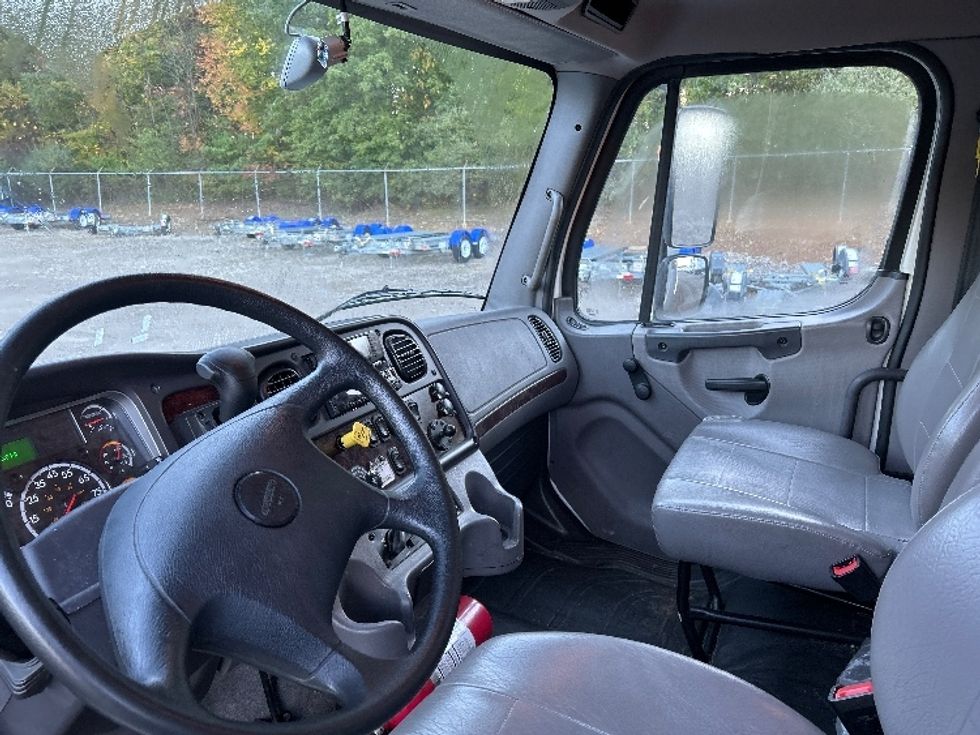 Medium Duty Box Truck-Light and Medium Duty Trucks-Freightliner-2022-M2-Youngstown-OH-126,536\n\t\tmiles-$ 71,250 - Image 17