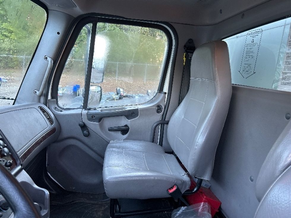 Medium Duty Box Truck-Light and Medium Duty Trucks-Freightliner-2022-M2-Youngstown-OH-126,536\n\t\tmiles-$ 71,250 - Image 19