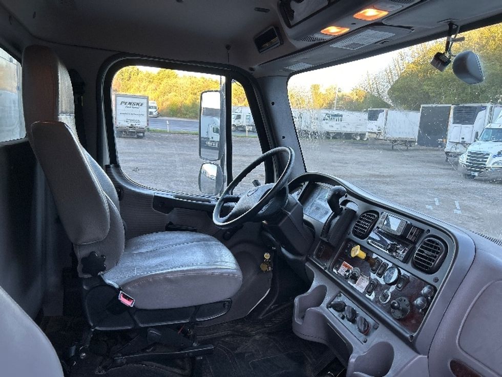 Medium Duty Box Truck-Light and Medium Duty Trucks-Freightliner-2022-M2-Youngstown-OH-126,536\n\t\tmiles-$ 71,250 - Image 22