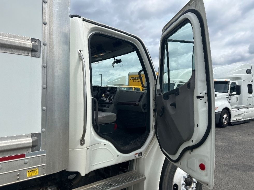 Medium Duty Box Truck-Light and Medium Duty Trucks-Freightliner-2022-M2-Zelienople-PA-95,755\n\t\tmiles-$ 75,000 - Image 20