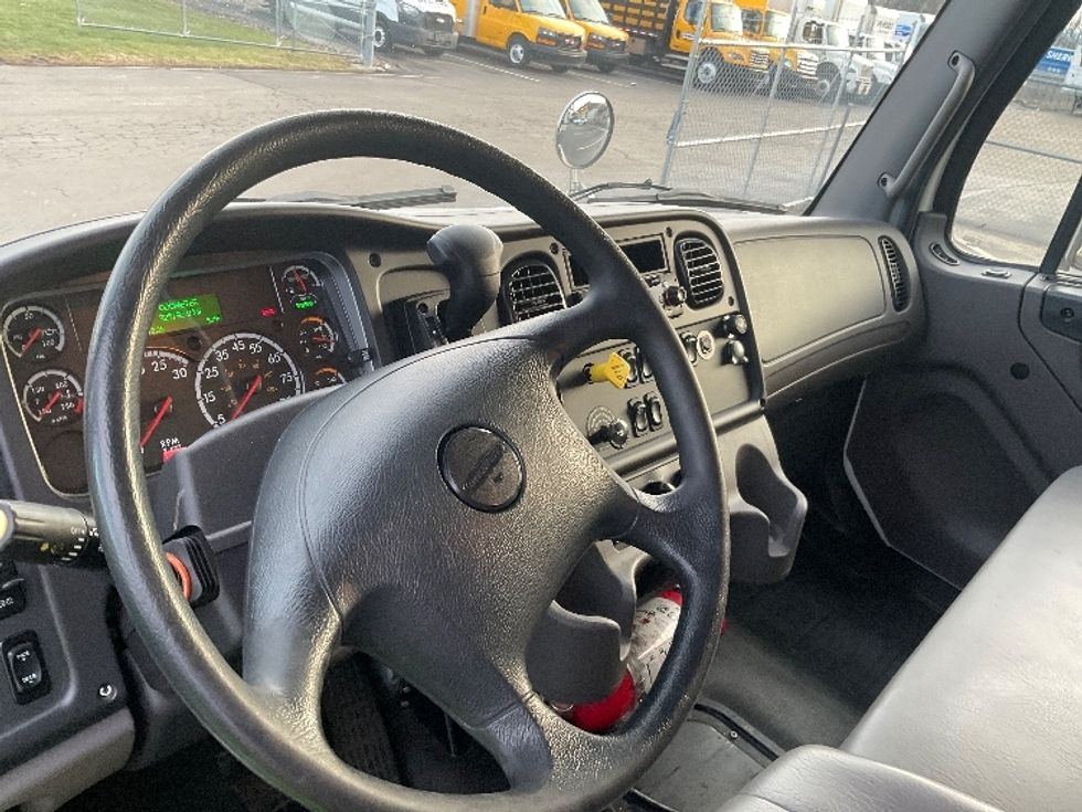 Medium Duty Box Truck-Light and Medium Duty Trucks-Freightliner-2023-M2-Akron-OH-225,506\n\t\tmiles-$ 56,250 - Image 17