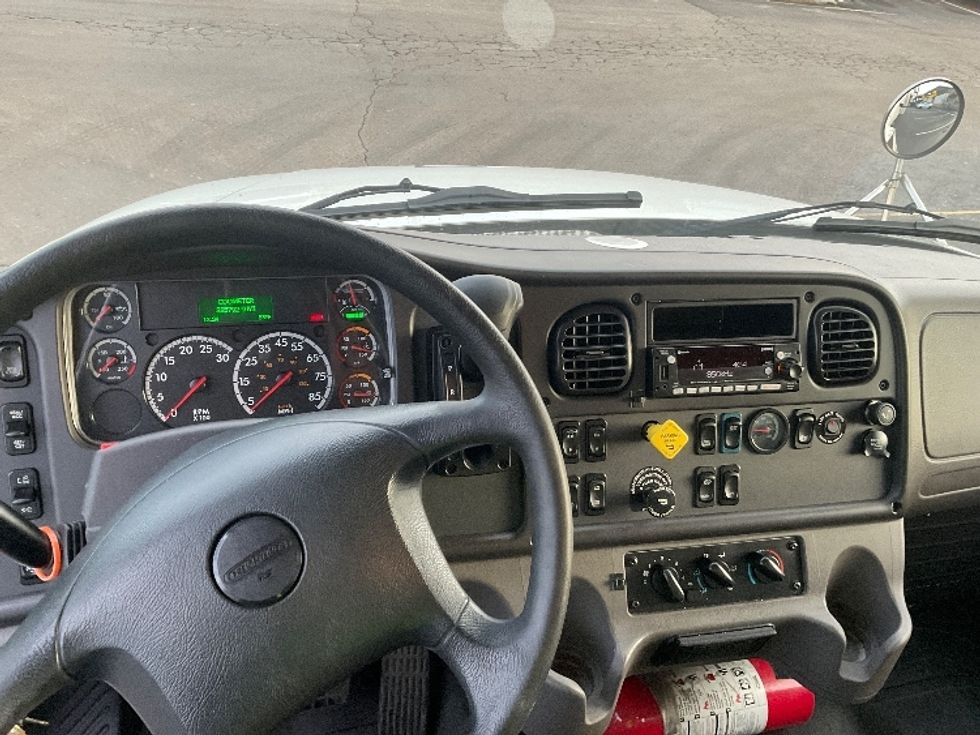 Medium Duty Box Truck-Light and Medium Duty Trucks-Freightliner-2023-M2-Akron-OH-225,506\n\t\tmiles-$ 56,250 - Image 18