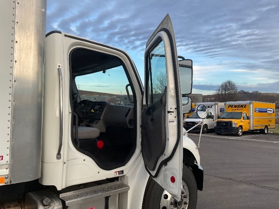 Medium Duty Box Truck-Light and Medium Duty Trucks-Freightliner-2023-M2-Akron-OH-225,506\n\t\tmiles-$ 56,250 - Image 20