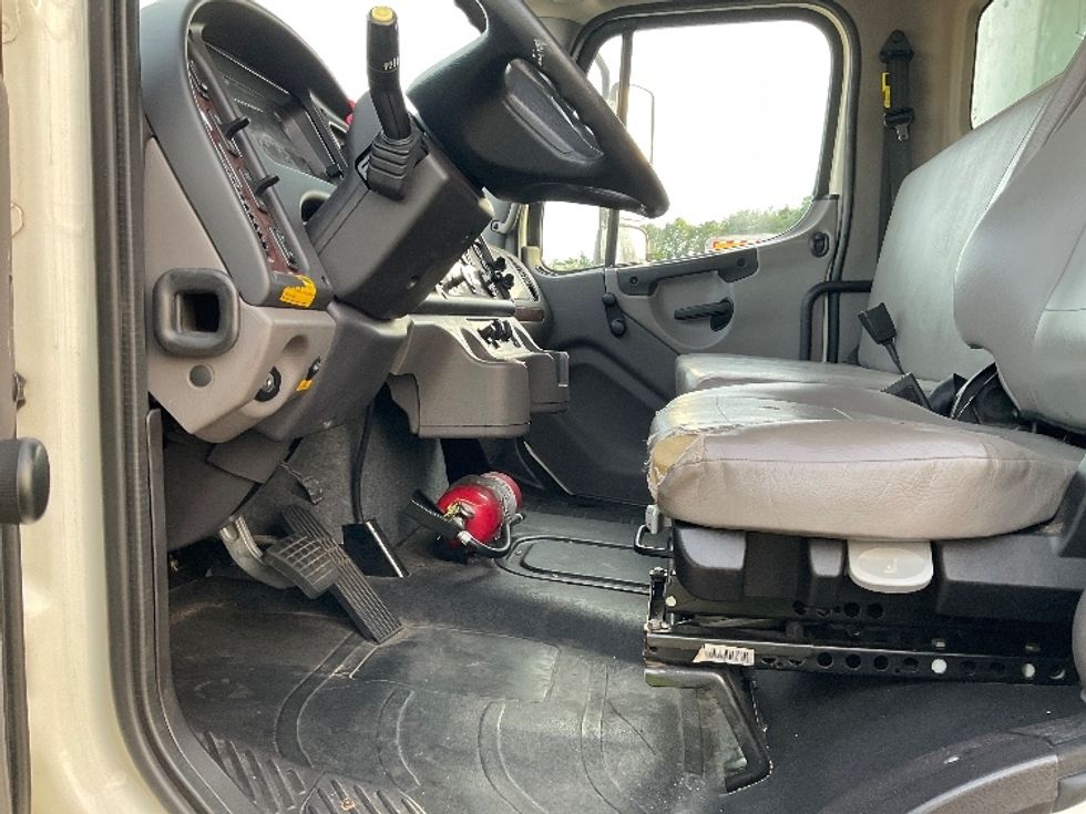 Medium Duty Box Truck-Light and Medium Duty Trucks-Freightliner-2023-M2-Albany-GA-179,827\n\t\tmiles-$ 20,000 - Image 16