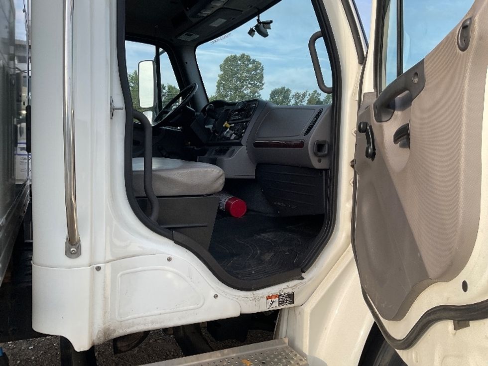 Medium Duty Box Truck-Light and Medium Duty Trucks-Freightliner-2023-M2-Albany-GA-179,827\n\t\tmiles-$ 20,000 - Image 20