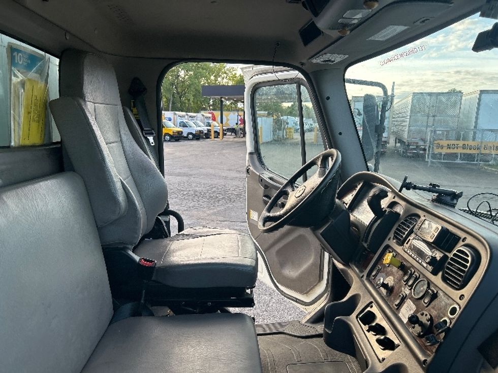 Medium Duty Box Truck-Light and Medium Duty Trucks-Freightliner-2023-M2-Albany-NY-99,242\n\t\tmiles-$ 73,750 - Image 22
