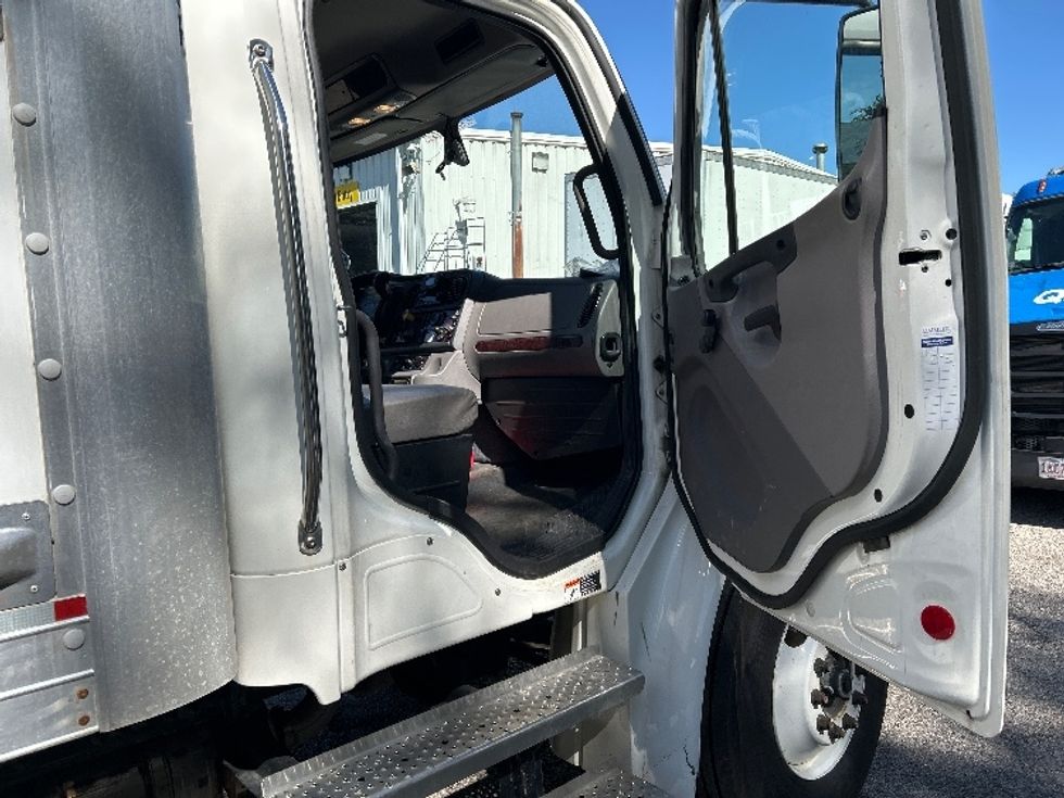 Medium Duty Box Truck-Light and Medium Duty Trucks-Freightliner-2023-M2-Auburn-MA-91,986\n\t\tmiles-$ 89,000 - Image 20