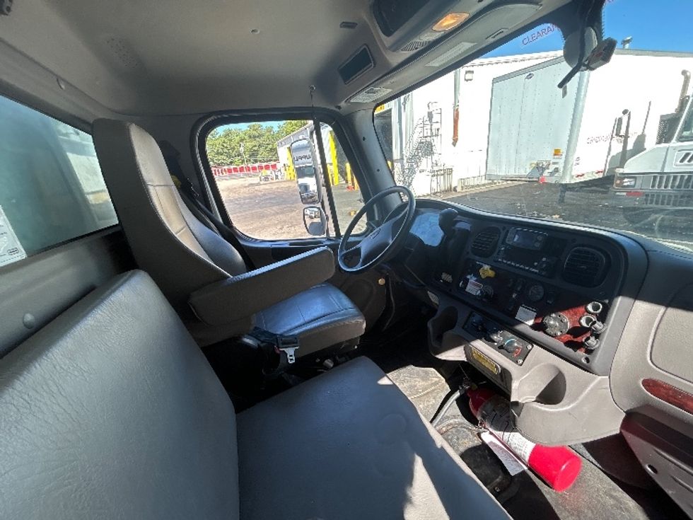 Medium Duty Box Truck-Light and Medium Duty Trucks-Freightliner-2023-M2-Auburn-MA-91,986\n\t\tmiles-$ 89,000 - Image 22