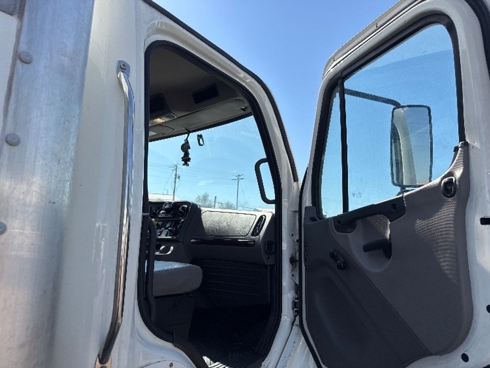 Medium Duty Box Truck-Light and Medium Duty Trucks-Freightliner-2023-M2-Aurora-CO-49,247\n\t\tmiles-$ 92,000 - Image 20