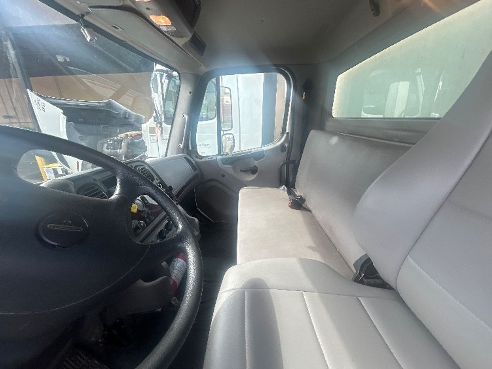 Medium Duty Box Truck-Light and Medium Duty Trucks-Freightliner-2023-M2-Beaumont-TX-95,926\n\t\tmiles-$ 68,750 - Image 18