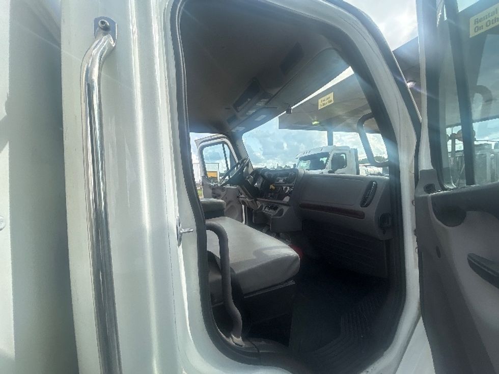 Medium Duty Box Truck-Light and Medium Duty Trucks-Freightliner-2023-M2-Beaumont-TX-95,926\n\t\tmiles-$ 68,750 - Image 19